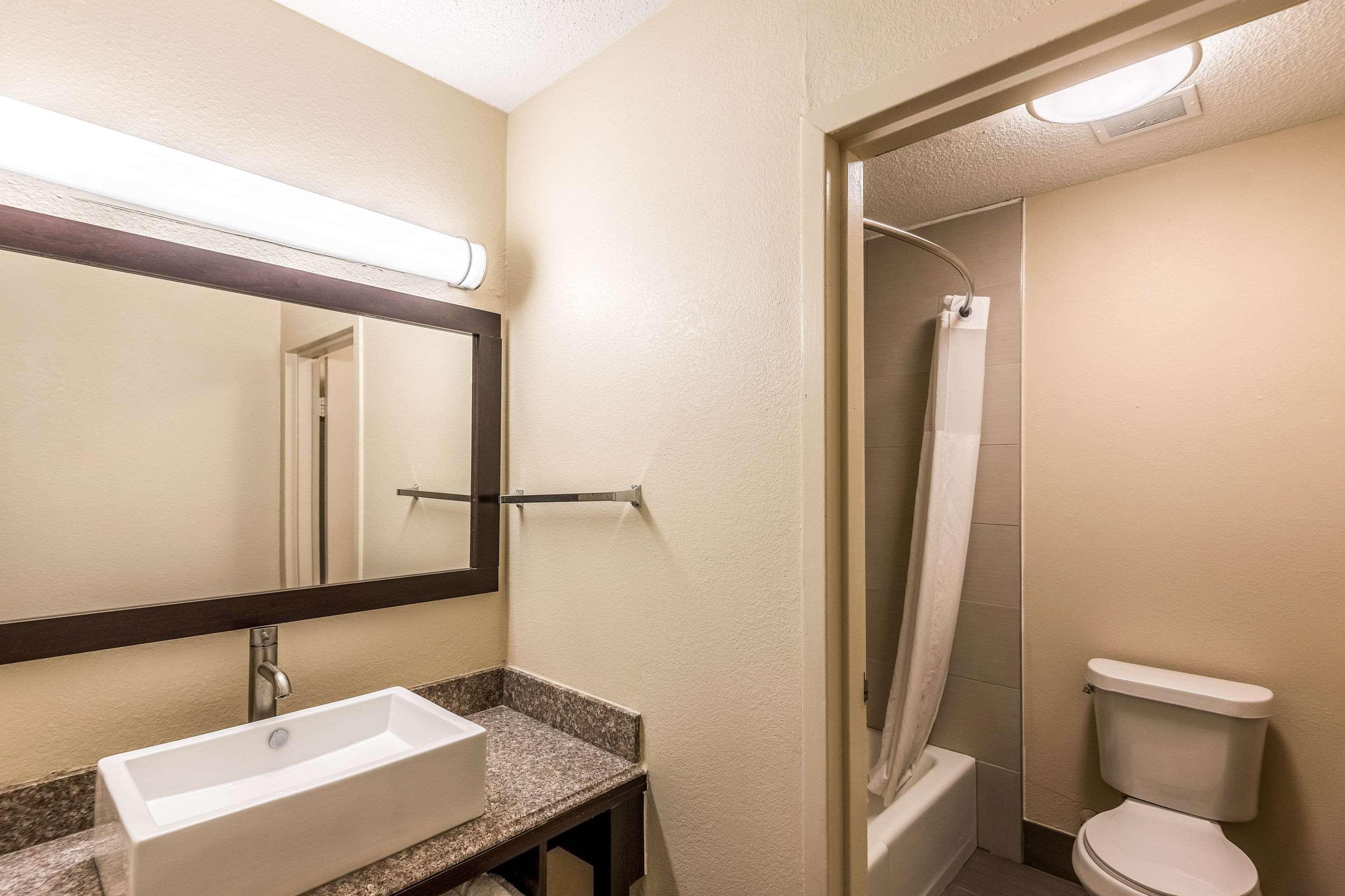 Colby Inn And Suites Zewnętrze zdjęcie