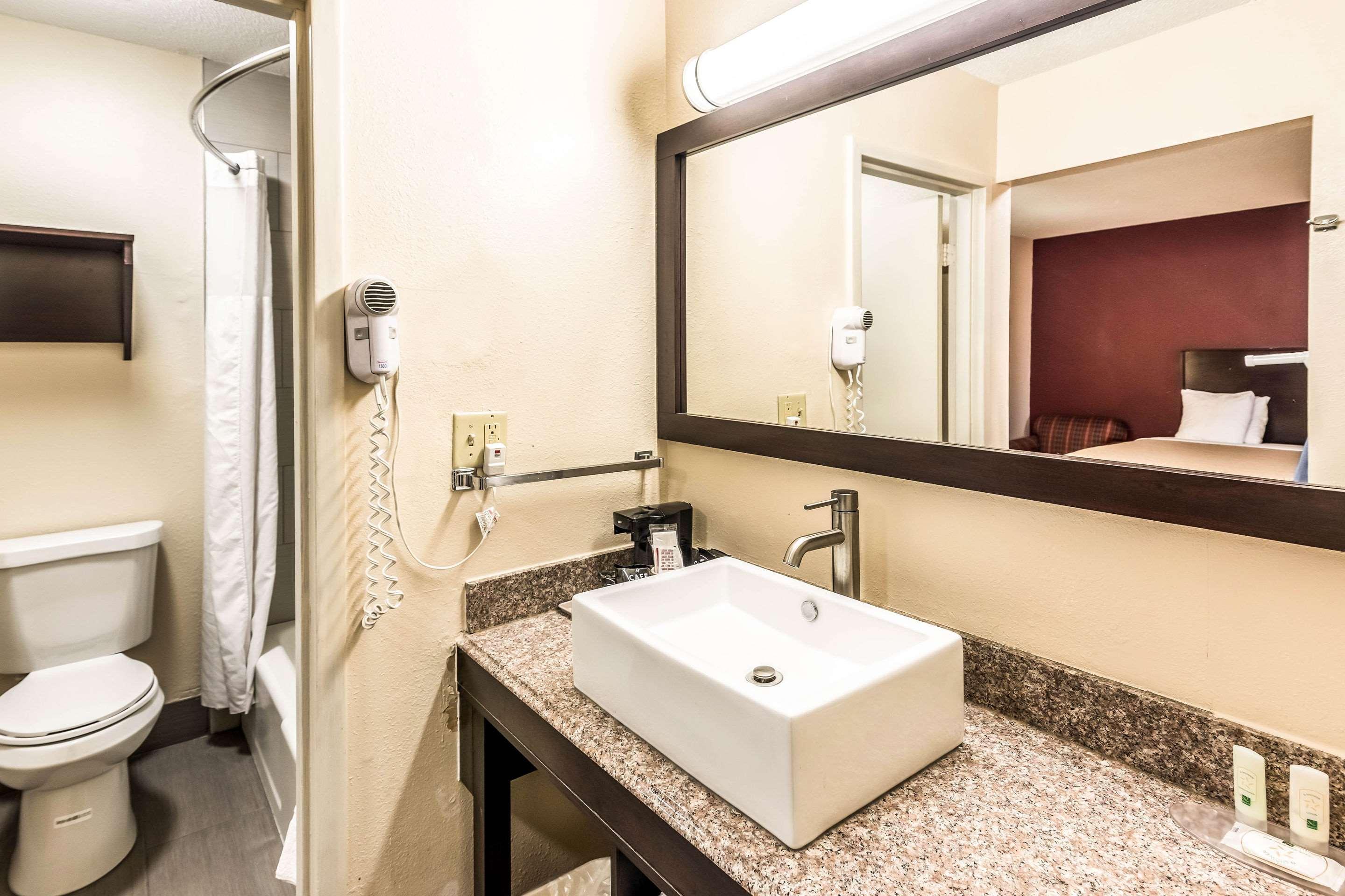 Colby Inn And Suites Zewnętrze zdjęcie