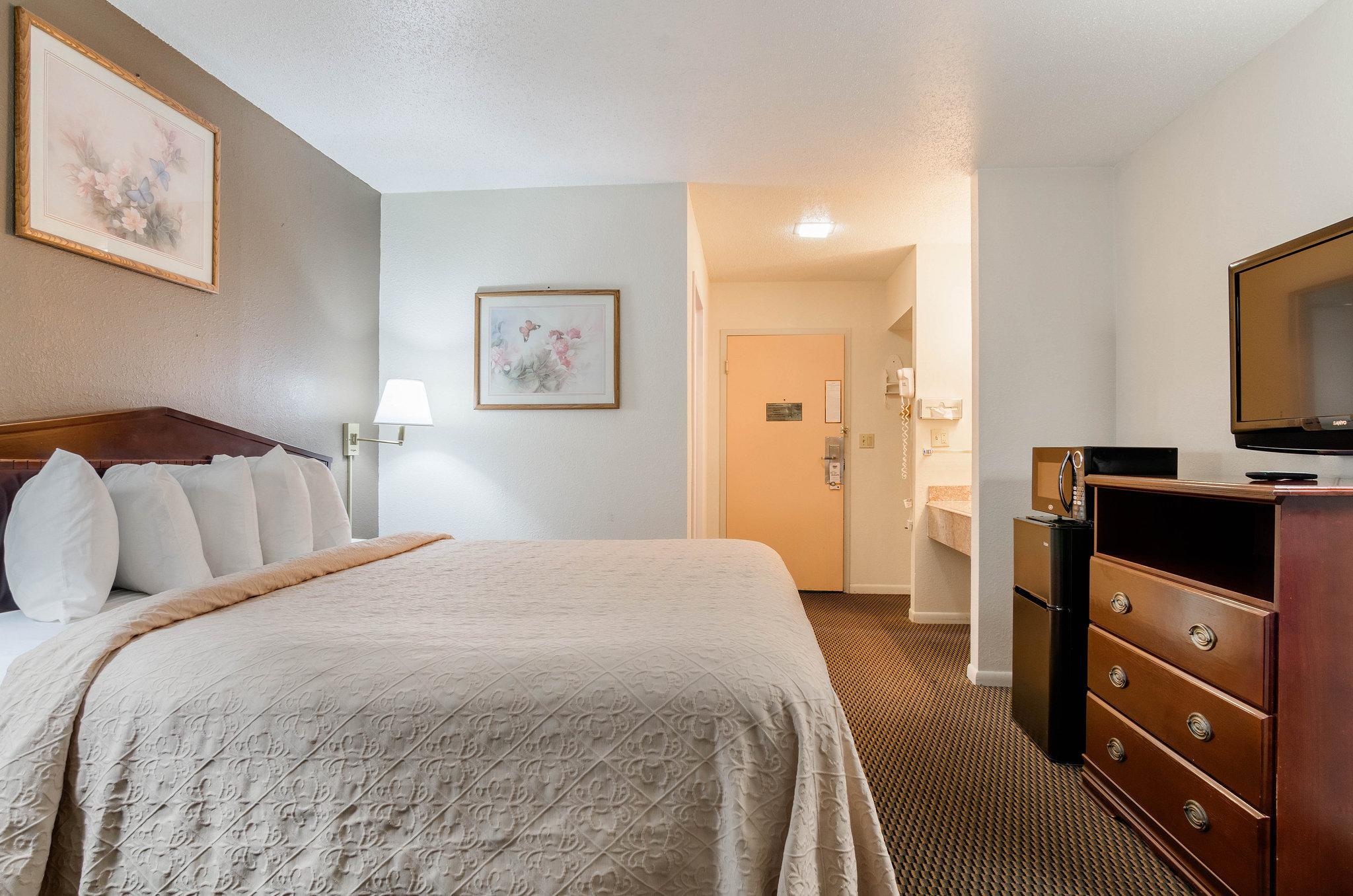Colby Inn And Suites Zewnętrze zdjęcie