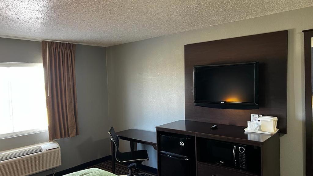 Colby Inn And Suites Zewnętrze zdjęcie