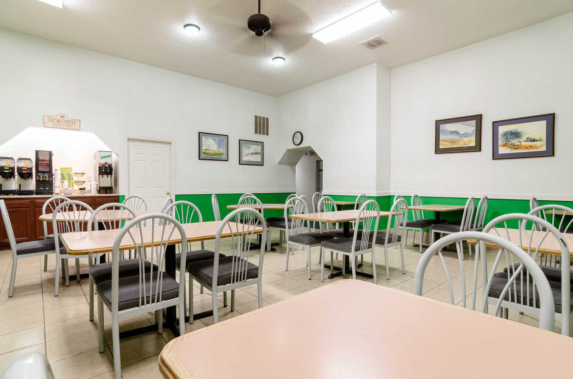 Colby Inn And Suites Udogodnienia zdjęcie