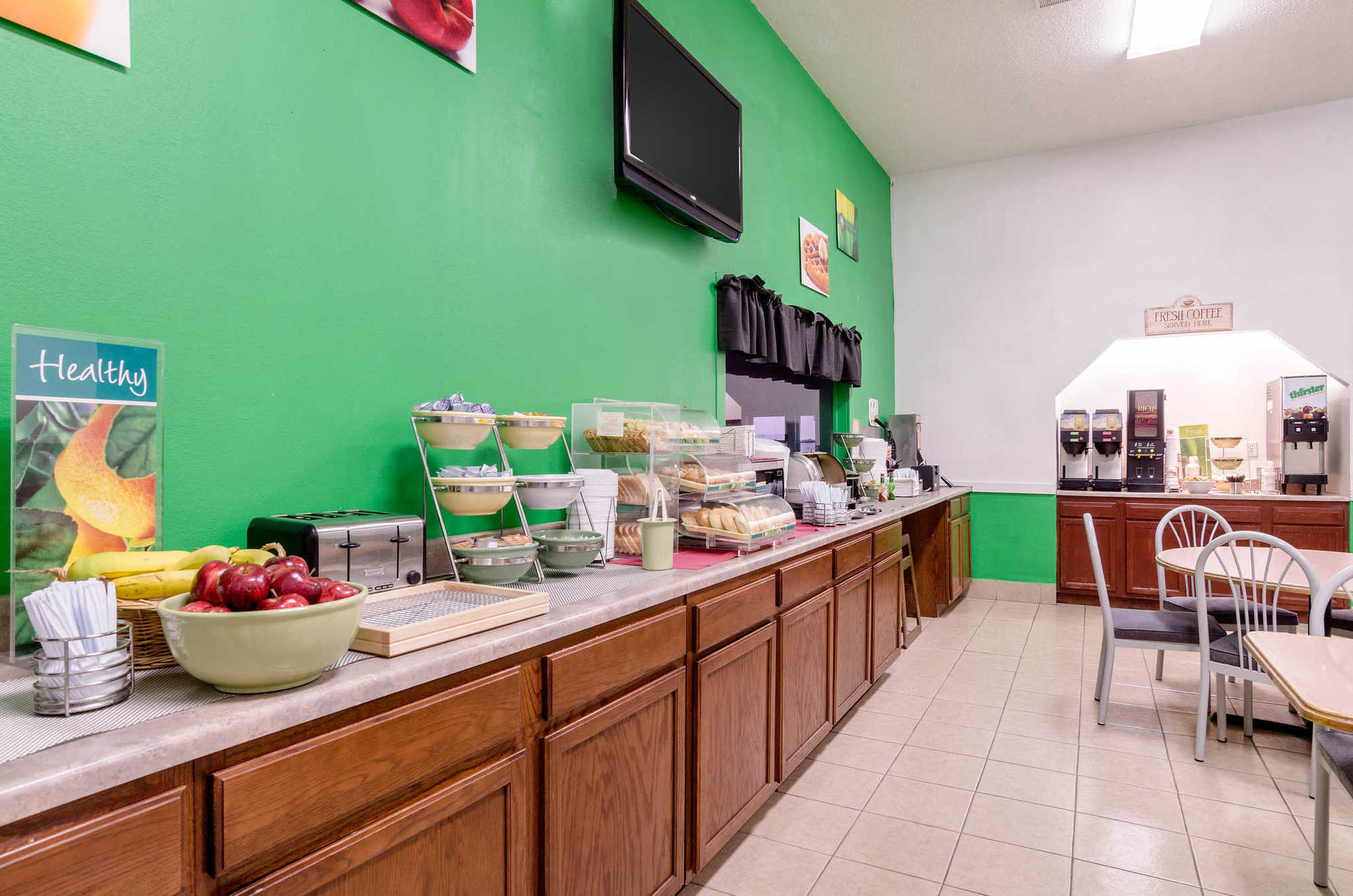 Colby Inn And Suites Udogodnienia zdjęcie