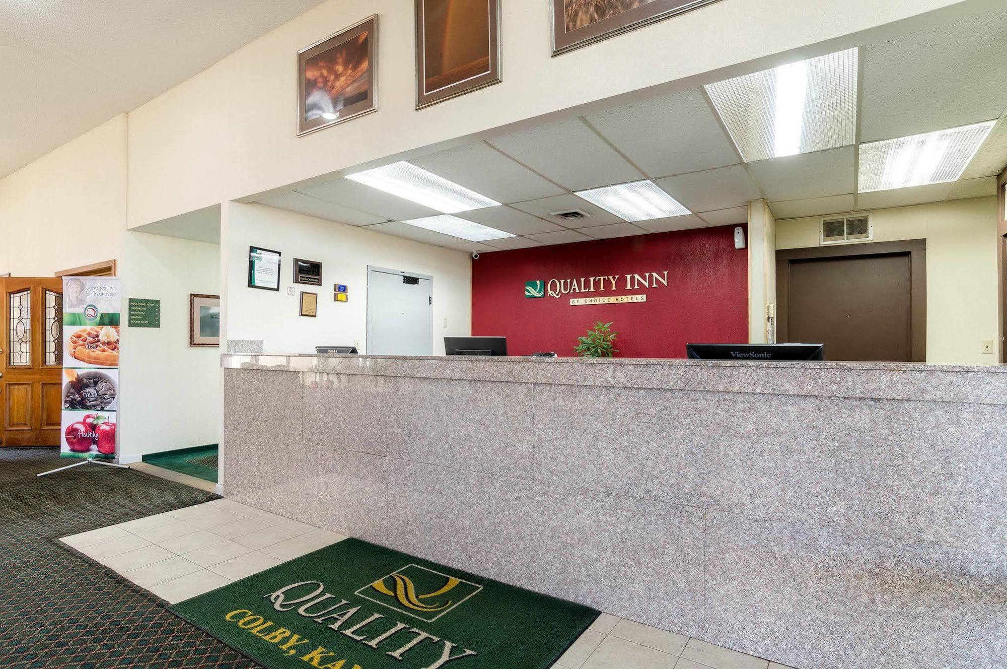 Colby Inn And Suites Zewnętrze zdjęcie